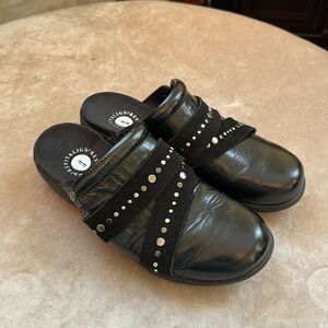 Black Studded Revitalign Clogs Sz 6